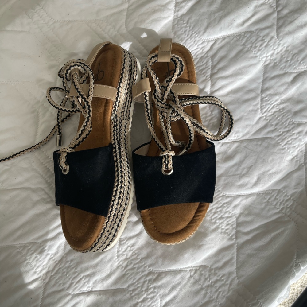 Unique Boutique Platform Sandals - image 1